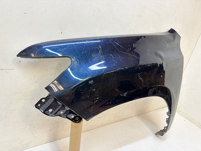 Крыло переднее левое