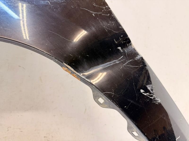 Крыло переднее левое