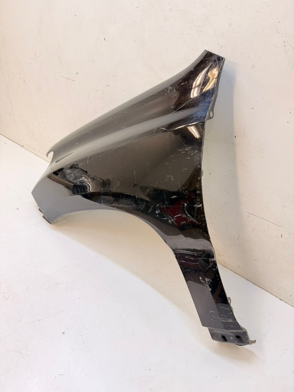 Крыло переднее левое