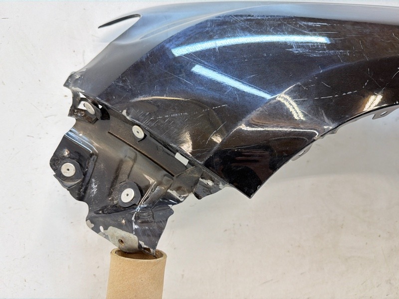 Крыло переднее левое