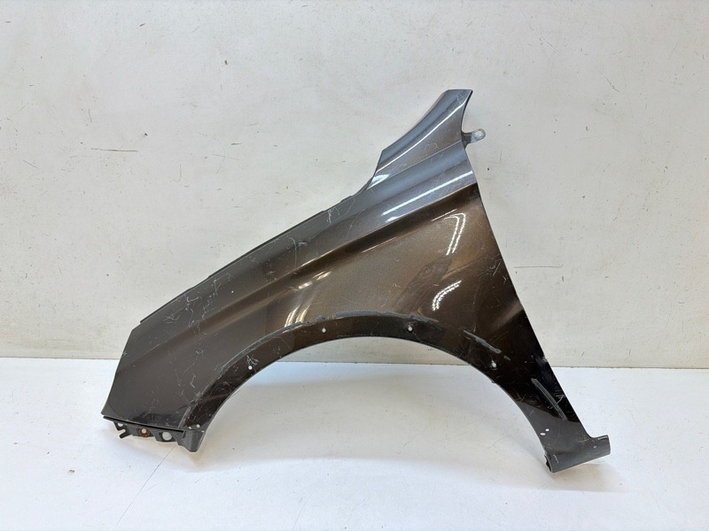 Крыло переднее левое