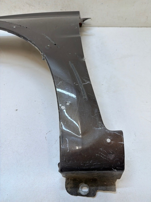 Крыло переднее левое