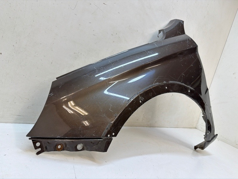 Крыло переднее левое