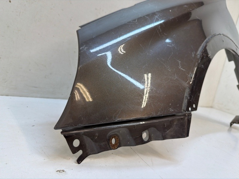 Крыло переднее левое