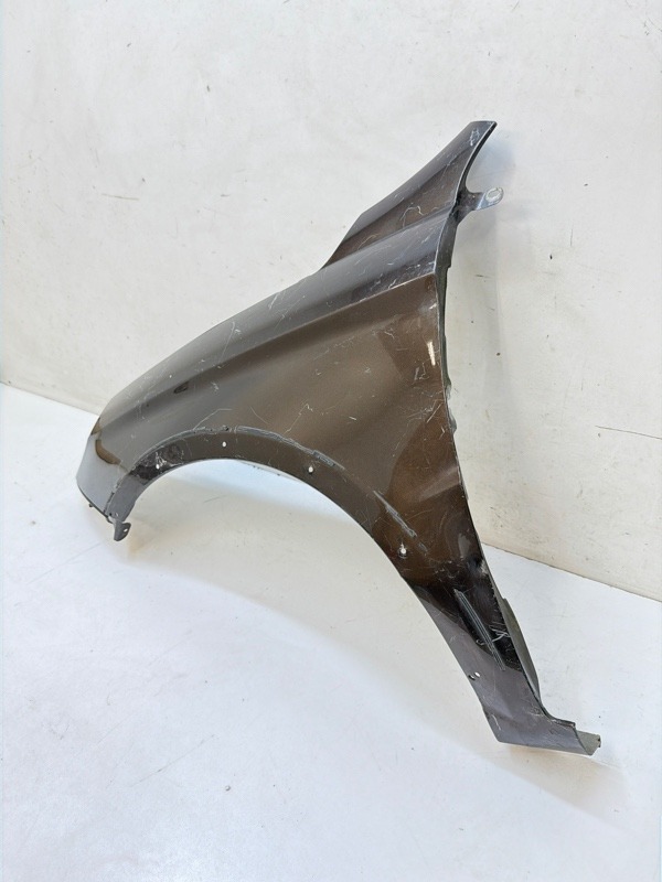 Крыло переднее левое