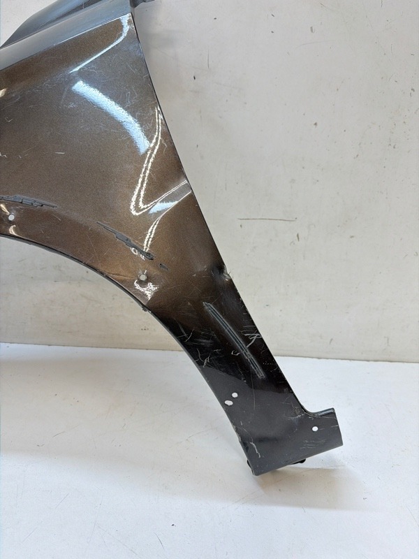 Крыло переднее левое