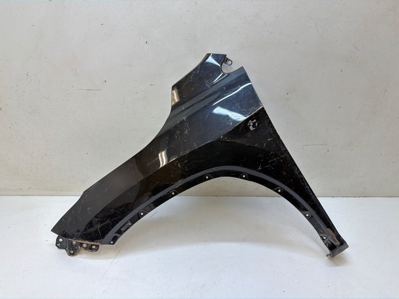 Крыло переднее левое