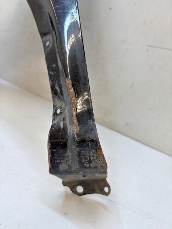 Крыло переднее левое