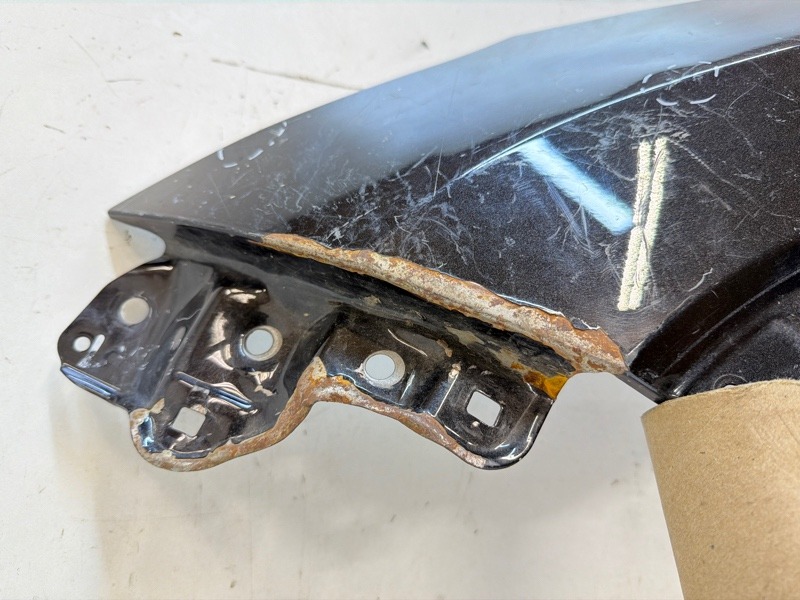 Крыло переднее левое