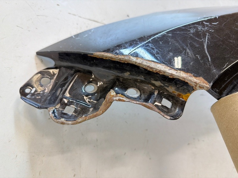 Крыло переднее левое