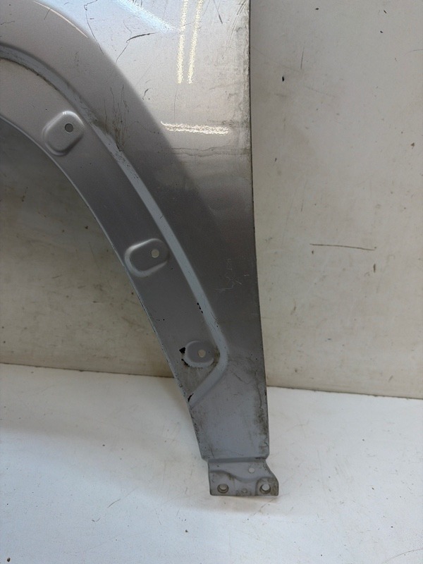 Крыло переднее левое