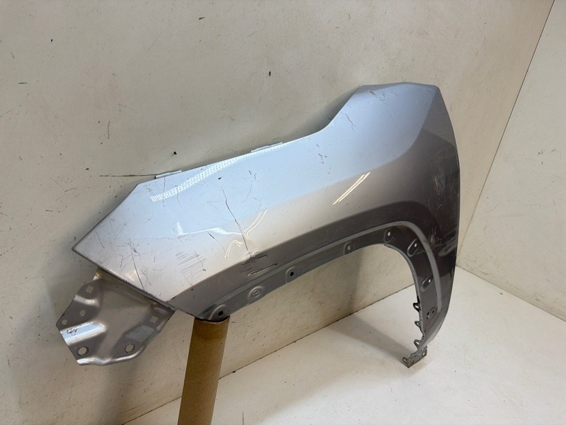 Крыло переднее левое