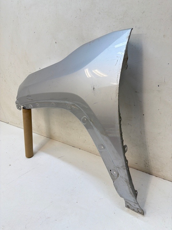 Крыло переднее левое