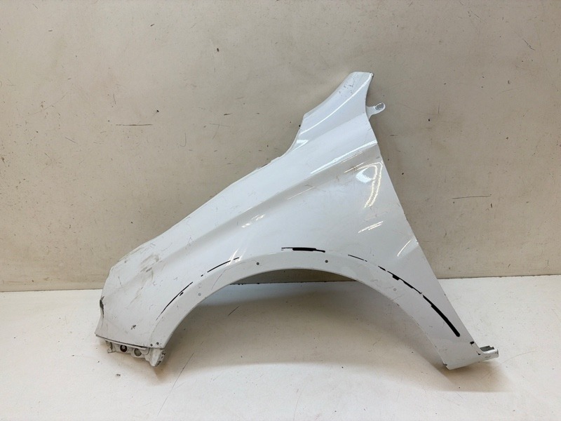 Крыло переднее левое