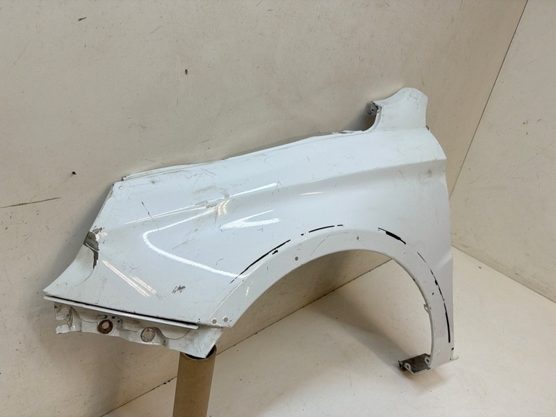 Крыло переднее левое