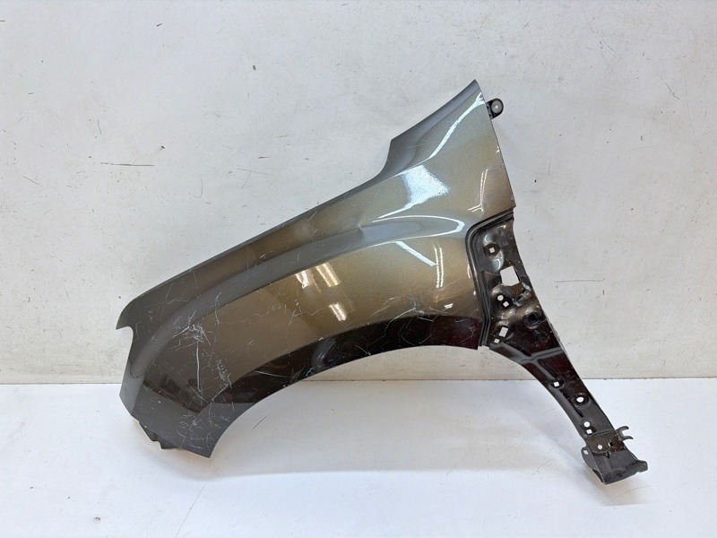 Крыло переднее левое