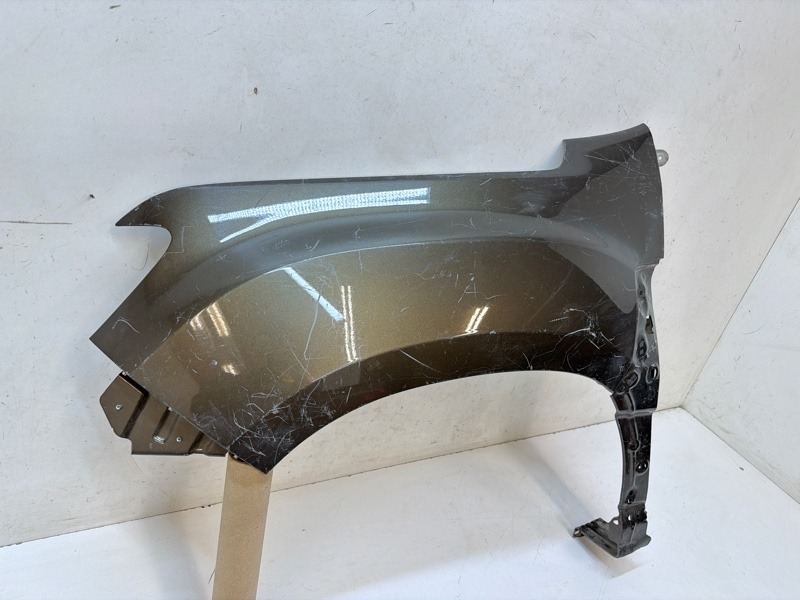 Крыло переднее левое