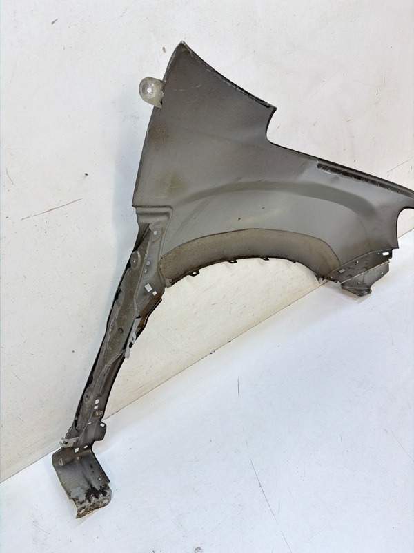 Крыло переднее левое