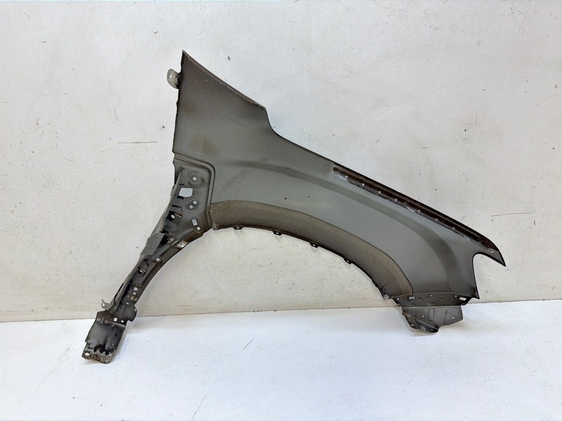 Крыло переднее левое