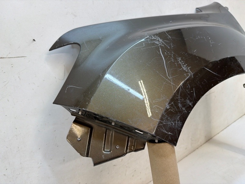 Крыло переднее левое