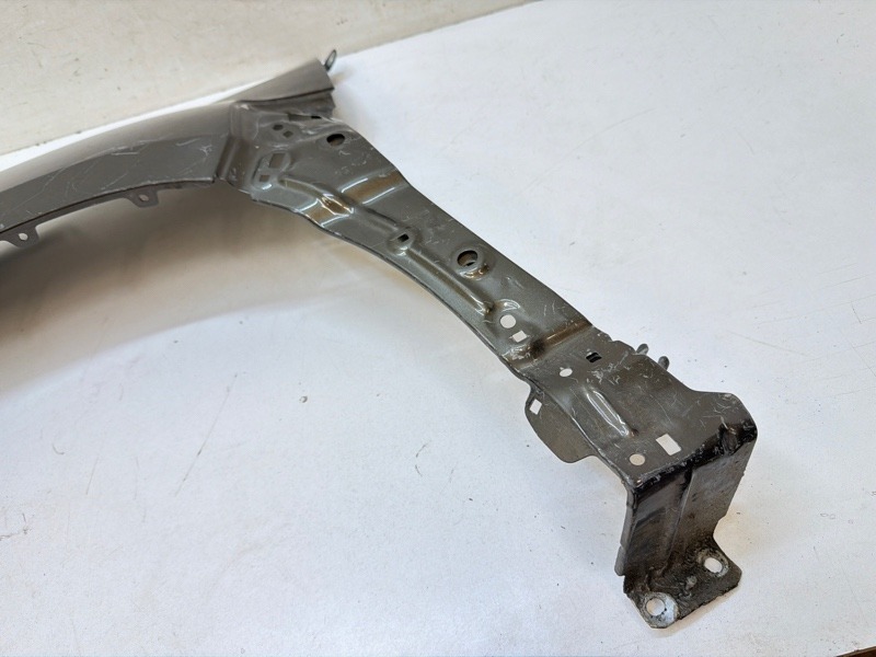 Крыло переднее левое