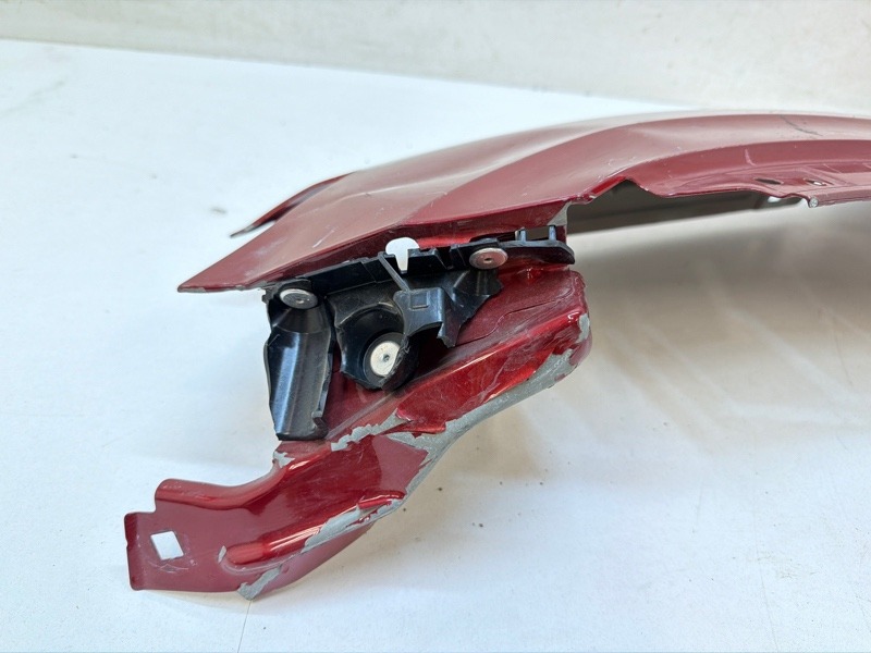 Крыло переднее левое