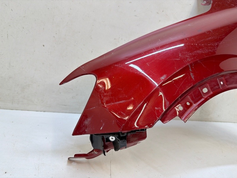 Крыло переднее левое