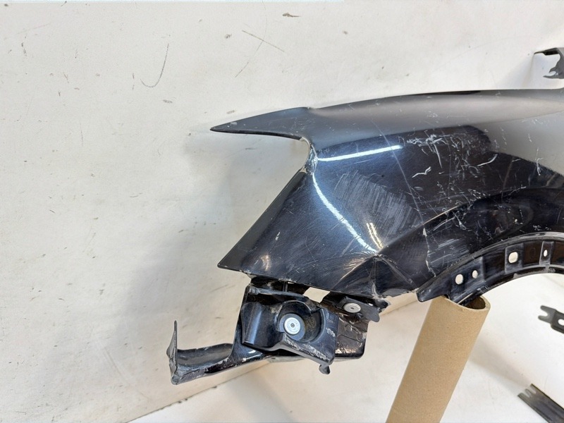 Крыло переднее левое