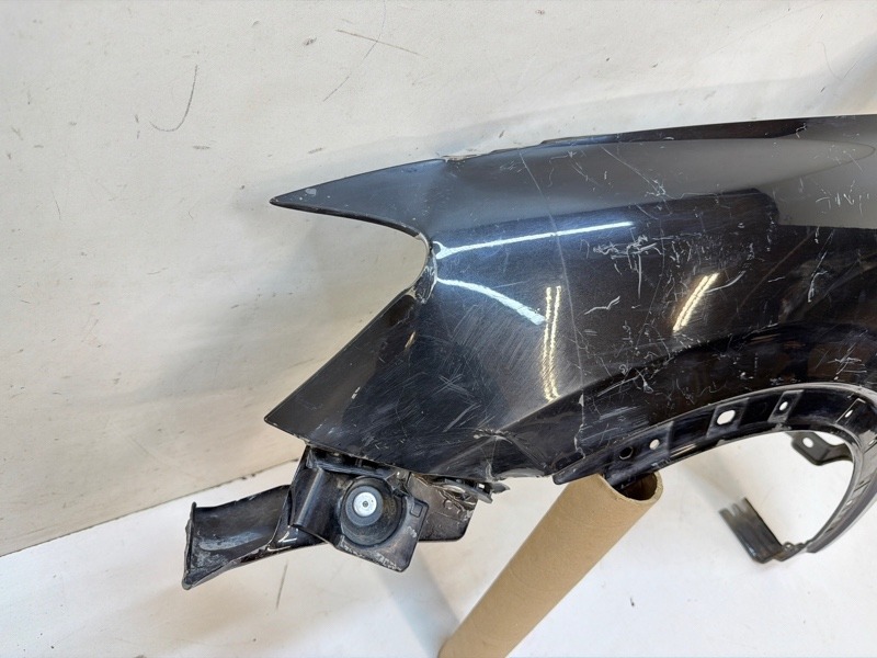 Крыло переднее левое