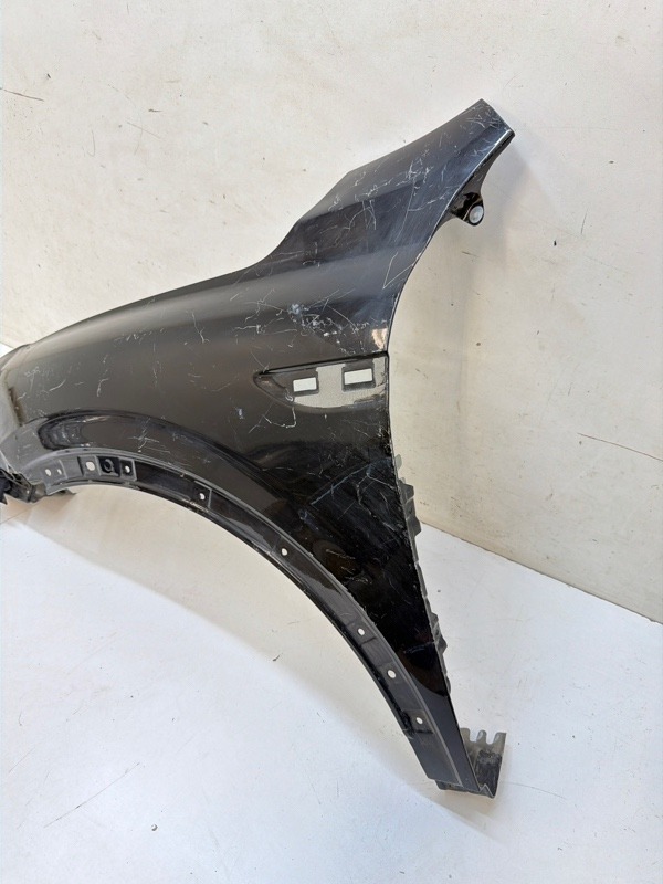 Крыло переднее левое