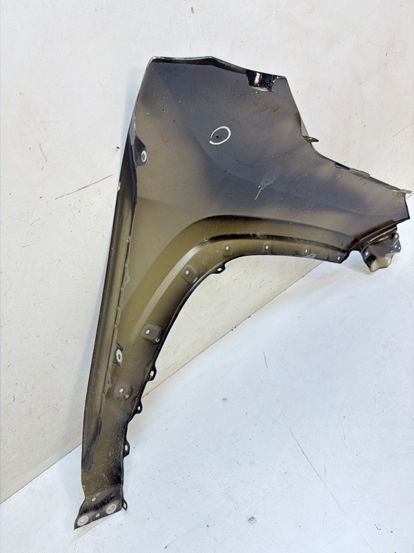 Крыло переднее левое