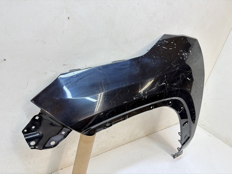 Крыло переднее левое