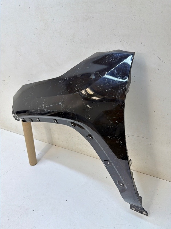 Крыло переднее левое