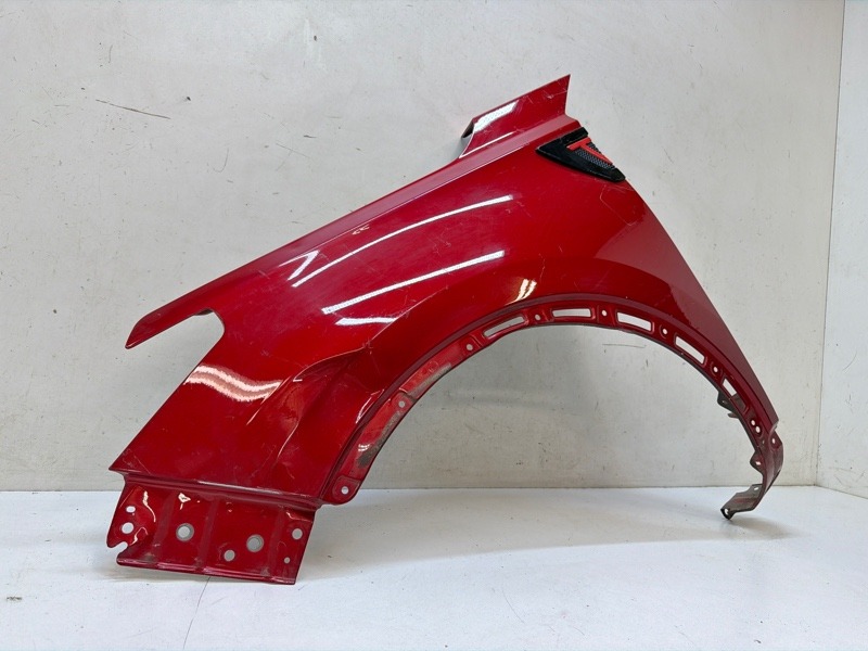 Крыло переднее левое