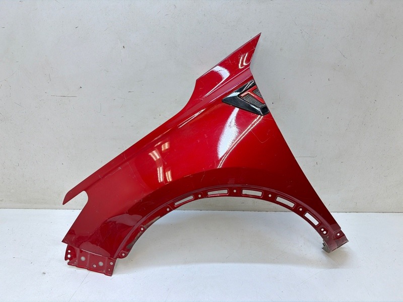 Крыло переднее левое