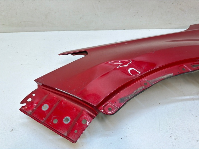 Крыло переднее левое