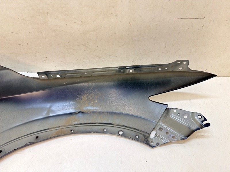 Крыло переднее левое