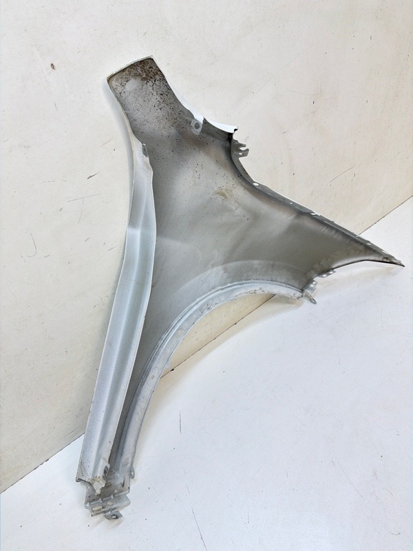 Крыло переднее левое