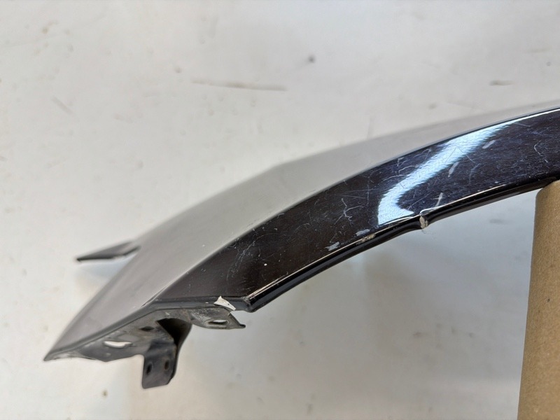 Крыло переднее левое