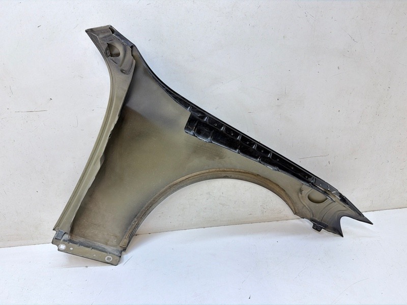 Крыло переднее левое