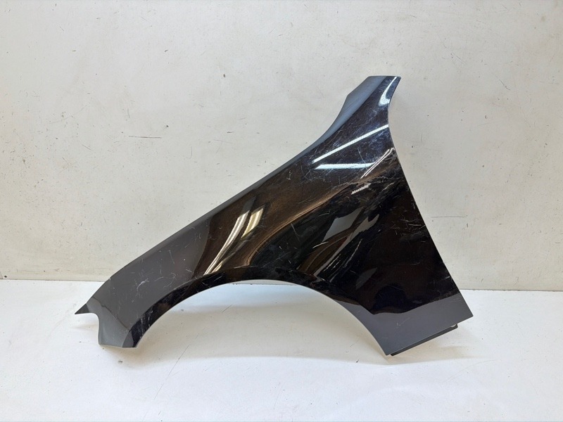 Крыло переднее левое