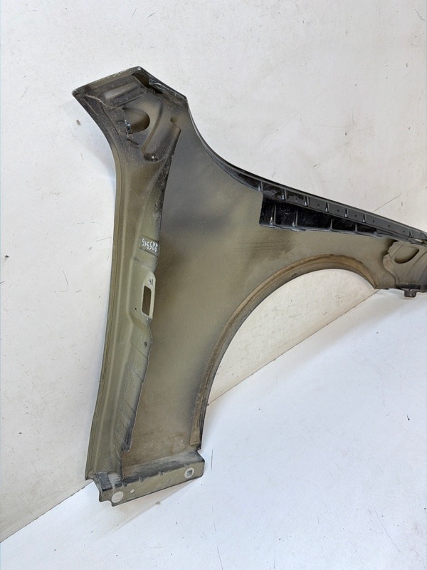 Крыло переднее левое