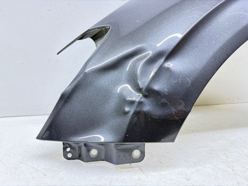 Крыло переднее левое