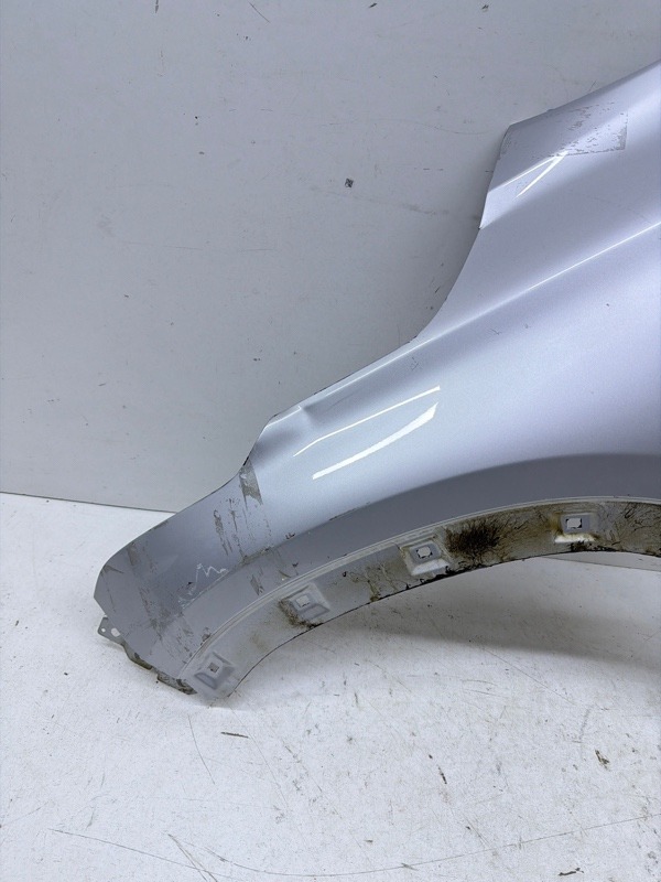 Крыло переднее левое