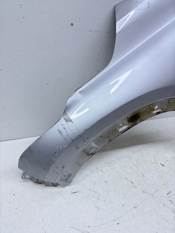 Крыло переднее левое