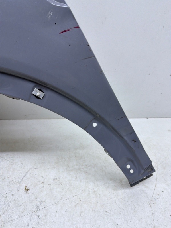 Крыло переднее левое