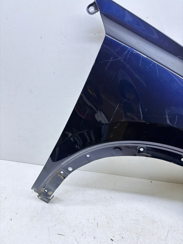 Крыло переднее правое