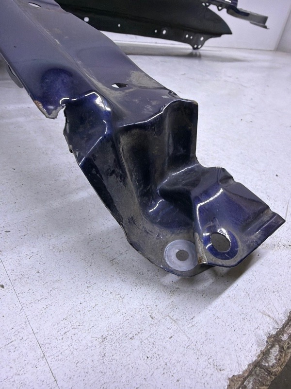 Крыло переднее правое