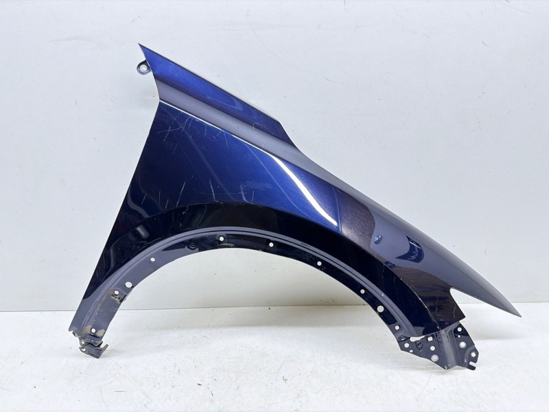 Крыло переднее правое