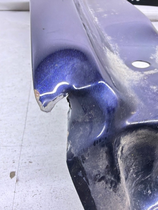 Крыло переднее правое